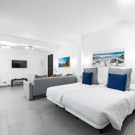 Blue Eyes Castillo del Romeral